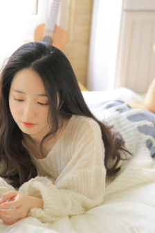 他缓慢而有力的撞着在车里视频