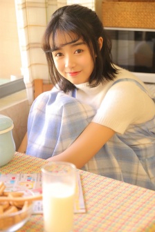 双胞胎姐妹齐上阵许多人物
